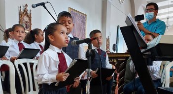 Los niños del Catatumbo a través de los cantos marianos claman por la paz mundial