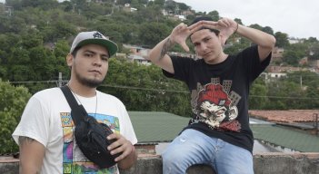Las bases del álbum fueron creadas por Escribano, las grabaciones en La Guardia Estudio y las letras entre ambos raperos. 