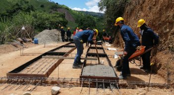 En los municipios PDET se han venido ejecutando obras como el mejoramiento y construcción de vías terciarias, placa huellas, estudios y diseños para la construcción de puentes vehiculares, entre otras obras. / Foto: Cotesía