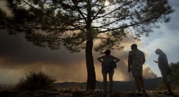 Cientos de evacuados por incendio forestal en España./Foto: AFP