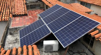 El ingeniero lleva varios años con paneles solares en la casa y según él, fue la mejor inversión/ Foto: Jorge Gutiérrez