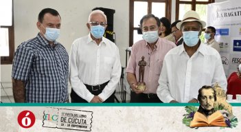 Se hizo la exaltación al Mérito al Periodismo Eustorgio Colmenares Baptista, galardón que recibió Miguel Méndez.  (De izquierda a derecha) Julio García-Herreros, Miguel Méndez, José Eustorgio Colmenares y Cicerón Flórez. / Foto: La Opinión