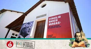 Los primeros años de vida y su formación académica tienen un espacio especial en la exposición.