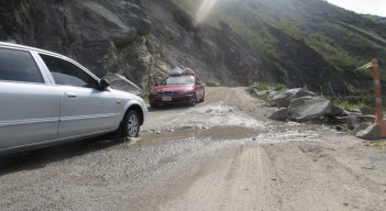 Atenderán los puntos más criticos de la carretera. Foto Roberto Ospino/La Opinión.