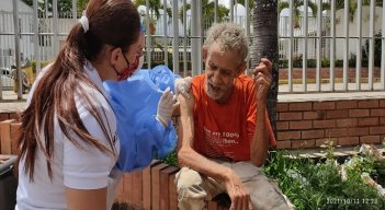 En Ocaña se adelanta la búsqueda activa de los habitantes de la calle para vincularlos al Plan Nacional de Inmunización.
