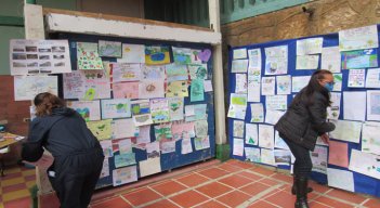 Los trabajos fueron elaborados por niños y jóvenes entre los 6 y 16 años. Foto: Roberto Ospino/La Opinión 