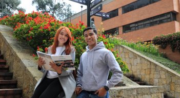 Si el estudiante presenta una necesidad económica, la Universidad otorga un descuento del 12% en el valor de la matrícula y un descuento adicional del 3% por pronto pago. 