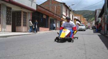  Este año se hizo una sala válida con seis carritos. Foto: Roberto Ospino/La Opinión.