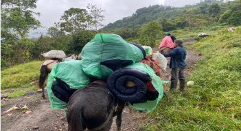 El equipo duró 12 horas para llegar a la escuela de Cascajal. Foto: Cortesía/La Opinión.