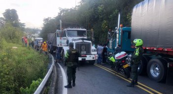 El personal pudo mover el vehículo siniestrado a un lado de la calzada. / Foto: Cortesía