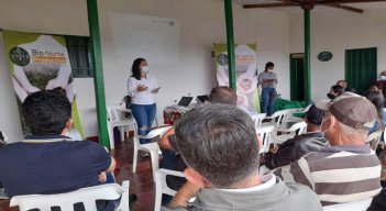 Los productores se capacitaron sobre buenas prácticas agrícolas. Foto: Cortesía/La Opinión.