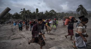 Erupción de volcán en Indonesia dejó 14 muertos./Foto: AFP