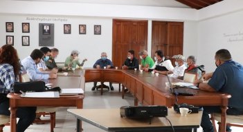 En el palacio municipal se reúnen líderes comunales con funcionarios de la Empresa de Servicios Público y la alcaldía para buscar soluciones concretas a la problemática de contaminación ambiental en el relleno sanitario.