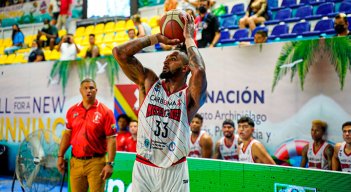 Miles Bowman Jr denunció la falta de pagos en el elenco rojinegro. 