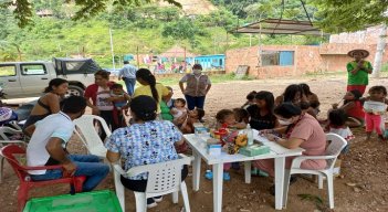 En la zona del Catatumbo se implementa un plan piloto para evitar el mal de Chagas. / Foto: Cortesía / La Opinión 