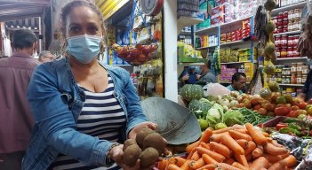 Las amas de casa sienten los rigores del paro armado a la hora de hacer mercado. Aseguran que la plata ya no alcanza por los elevados costos.