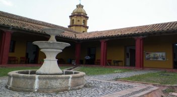 A pedazos se caen los techos del Complejo Histórico de San Francisco ante la desidia de los gobernantes de turno. / Foto: Cortesía / La Opinión 