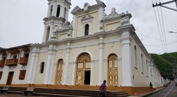 Ante el inminente desplome de los techos del templo en honor a la virgen de El Carmen el obispo de la diócesis de Ocaña, monseñor Luis Gabriel Ramírez Díaz, decide cerrar las puertas temporalmente, mientras se solventa la emergencia vial y se logra la intervención por parte del Ministerio de Cultura.