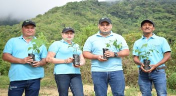 Integrantes de la Asociación de Amigos del Acueducto Independiente de la Ciudadela Norte de Ocaña, ADAMIUAIN, promueven un modelo comunitario para la recuperación de las fuentes hídricas de la zona del Catatumbo.