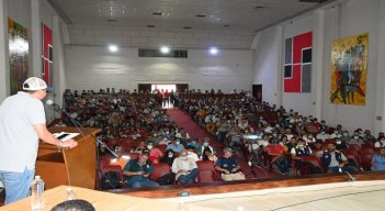 Se revisan los estudios técnicos para la construcción del muro de contención y remediar falla geológica en Convención. / Foto: Cortesía / La Opinión 