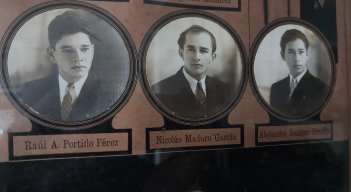 En el museo del colegio nacional José Eusebio Caro de Ocaña se encuentra el mosaico donde aparece como graduando del año 1947 el padre de Nicolás Maduro.