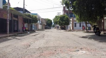 La calle 5 es una de las vías principales del barrio Comuneros, pero beneficia a la movilidad de otros barrios de la comuna 7. / Foto: Cortesía/La Opinión