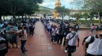 Los recursos presupuestados para el transporte escolar se agotan en Ocaña. Rectores proponen una bolsa común para evitar la deserción de los estudiantes del sector rural.