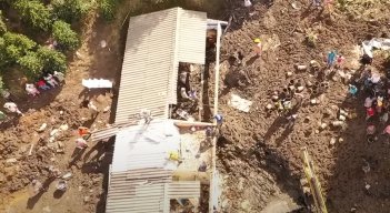 Muerte de tres niños en derrumbe enluta a Antioquia