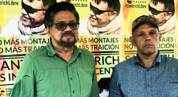 Iván Márquez a la izquierda