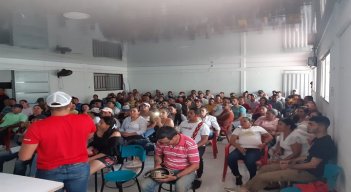Los desplazados por la violencia de la zona rural del municipio de Teorama, solicitan la reubicación de las bases militares. Temen regresar a las parcelas debido a la existencia de municiones sin explosionar. 