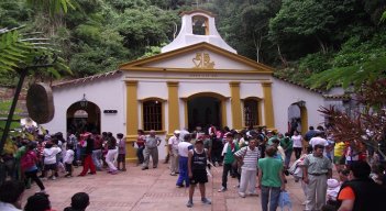 En el santuario del agua de la virgen se venera con inmenso fervor religioso la imagen de la virgen morena.  / Foto: Cortesía / La Opinión 