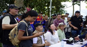  La Misión Humanitaria de Verificación entrega el informe final sobre la violación de los derechos humanos en la zona del Catatumbo. Urge la reubicación de la base militar.