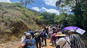 Ante la retirada de las tropas del cerro de Piedras de Moler, los campesinos inician la operación retorno gradual y con garantías.