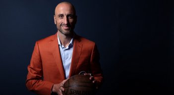 Manu Ginóbili uno de los grandes jugadores que ha dado el baloncesto argentino en su historia.