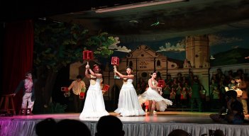 A través de un musical se reviven las costumbres navideñas en Ocaña.