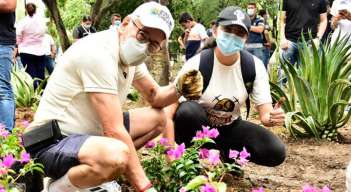 Donación de plantas de Asocarbonor.
