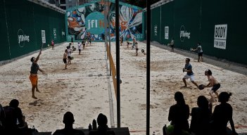  Una gran cantidad de practicantes tiene tenis playa en Brasil.