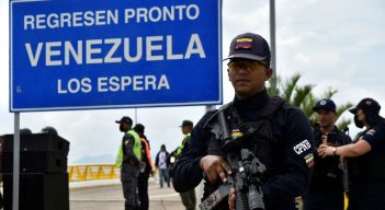 Motorizados han denunciado que, en el Puente Atanasio Girardot, de lado venezolano, los extorsionan con $100.000 para dejarlos circular./ Foto: Cortesía / La Opinión