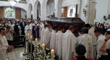 Rinden último adiós al obispo de Ocaña 