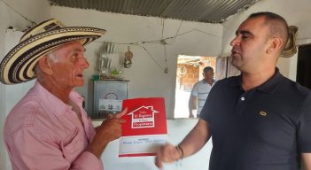 Beneficiarios del programa de formalización de títulos de los barrios La Inmaculada y Kennedy piden la entrega de escrituras públicas.
