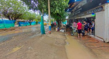 Comerciantes de Las Américas reportaron inundaciones.