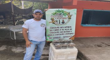 Un campesino busca en el cacao y en sus derivados un mejor futuro para el Catatumbo./ Foto :Cortesía