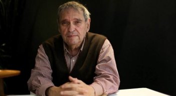 Poeta venezolano Rafael Cadenas afirma, a sus 93 años, que seguirá escribiendo