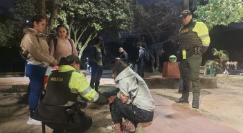 La comunidad denunció que esta población genera ocupación del espacio público, aumento de la basura, invasión de los sectores y hurto del mobiliario. / Foto: Cortesía.