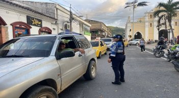 Para ejercer control sale el grupo de alférez a las calles de la ciudad.