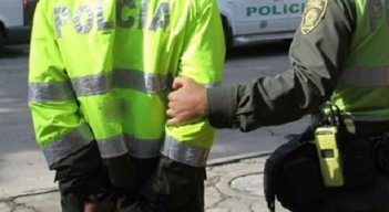 Hace tres años cuatro policías extorsionaron a un detenido.