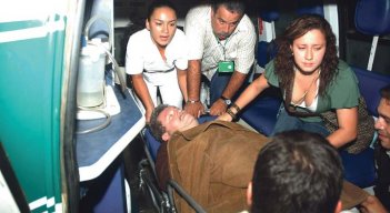 En 2007 el exalcalde Ramiro Suárez sufrió un desmayo y fue el hoy gerente del Meoz, Tonino Mota quién lo auxilió/Foto archivo/La Opinión