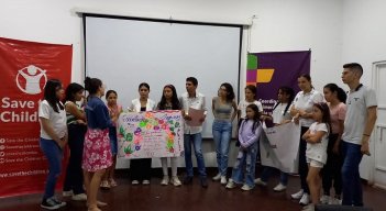  Los niños de las instituciones educativas reciben capacitación sobre el cuidado de los recursos naturales.