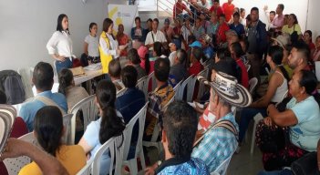 La población del Catatumbo en condiciones de vulnerabilidad recibe cartas de indemnización / Foto: Cortesía