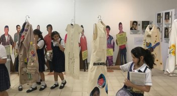 El salón cuenta con artículos hechos por los familiares de las víctimas